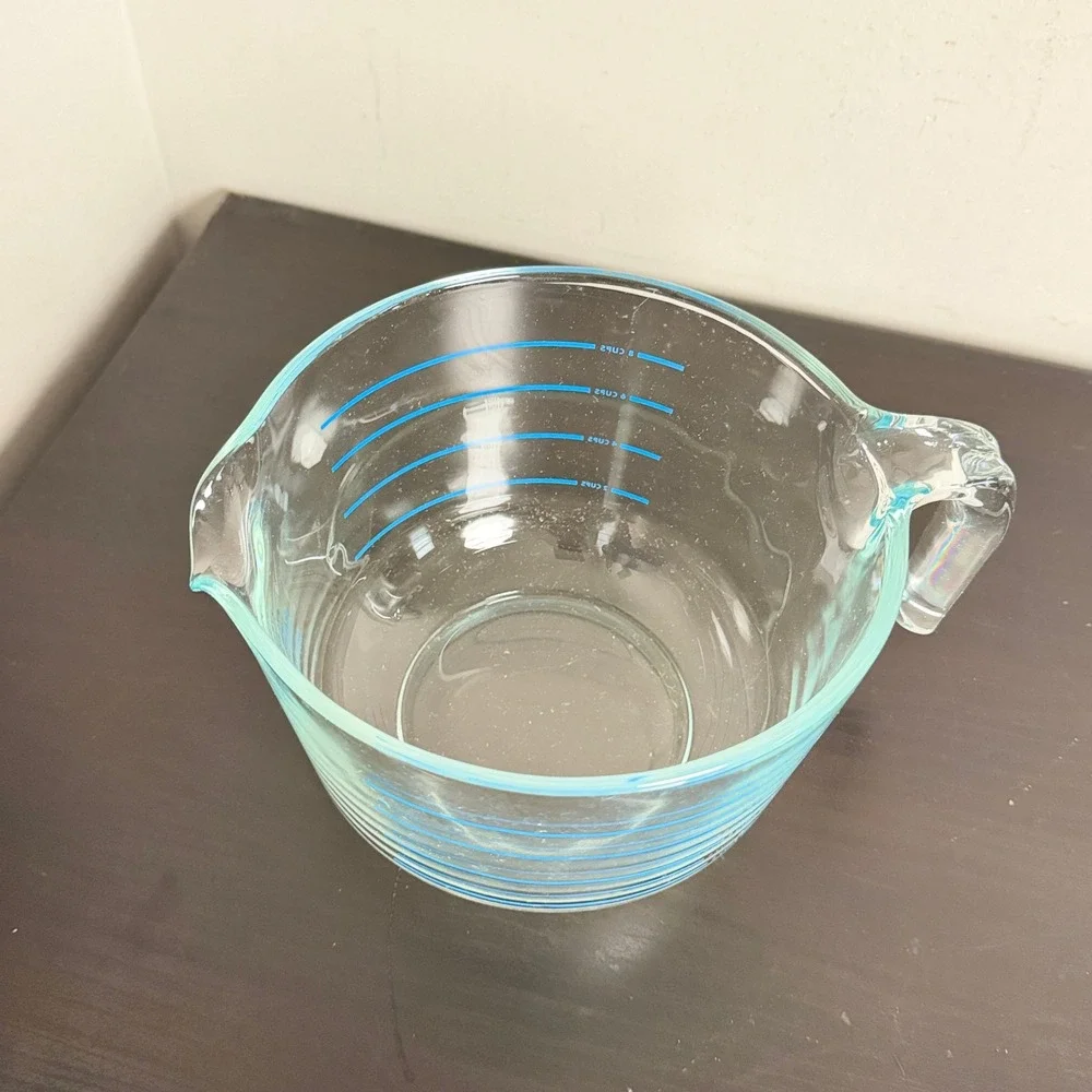 Vintage Pyrex Corning M-640 8 Cup Glass Measuring Batter Bowl with Blue Lid USA
